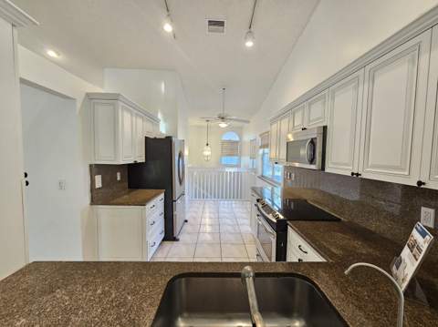 9637 Shadybrook Drive #201, Boynton Beach FL - photo 9 of 24
