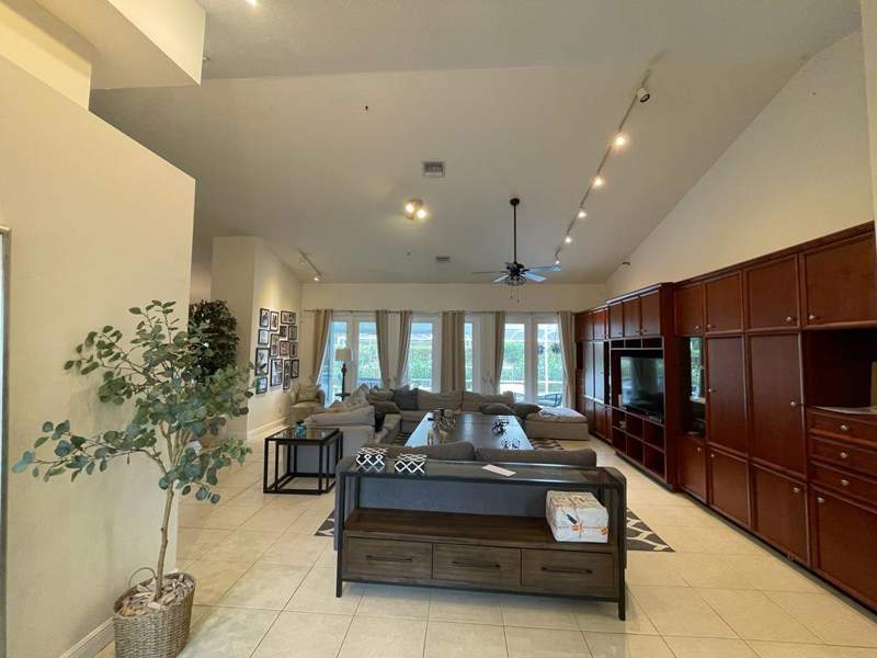 4 bedroom Single Family Residence at 1111 SE Westchester Drive, River Vista Subdivision Replat, Port St. Lucie — photo 3