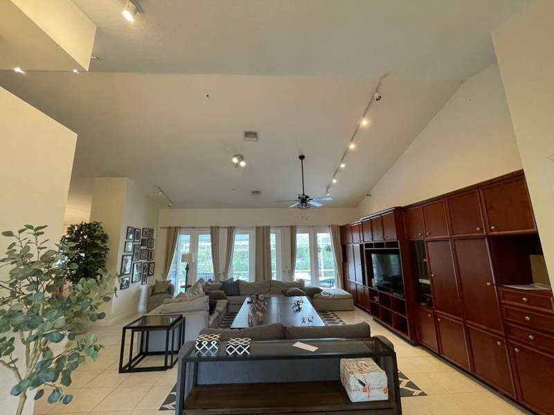 4 bedroom Single Family Residence at 1111 SE Westchester Drive, River Vista Subdivision Replat, Port St. Lucie — photo 4