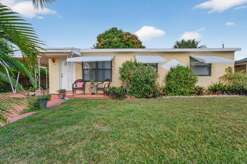 2 bedroom Single Family Residence at 2105 Worthington Road, BELVEDERE HEIGHTS, West Palm Beach — photo 1