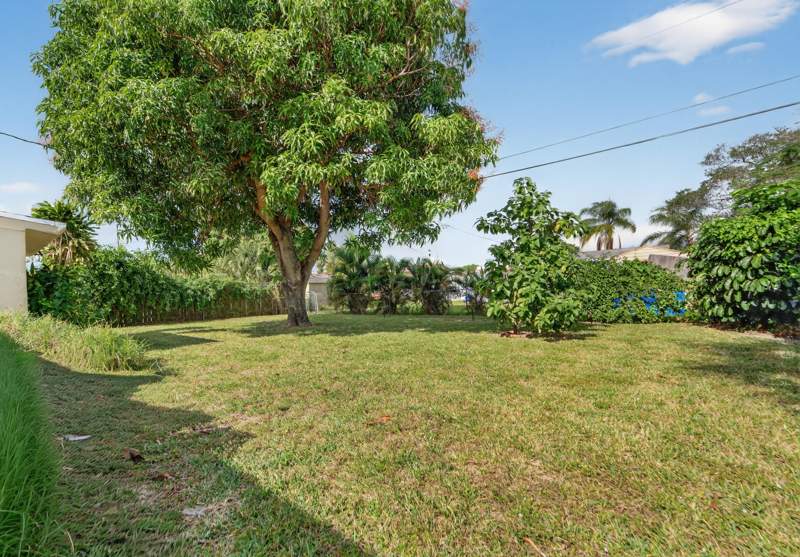 2 bedroom Single Family Residence at 2105 Worthington Road, BELVEDERE HEIGHTS, West Palm Beach — photo 3