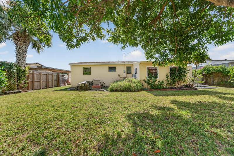 2 bedroom Single Family Residence at 2105 Worthington Road, BELVEDERE HEIGHTS, West Palm Beach — photo 4