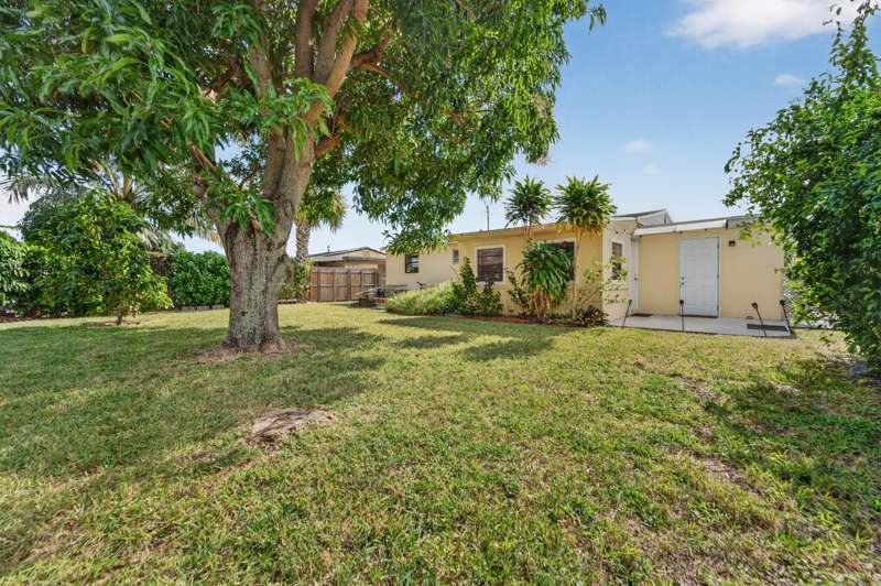 2 bedroom Single Family Residence at 2105 Worthington Road, BELVEDERE HEIGHTS, West Palm Beach — photo 5