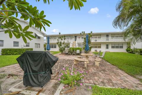 312 Sheffield M, West Palm Beach FL - photo 19 of 21