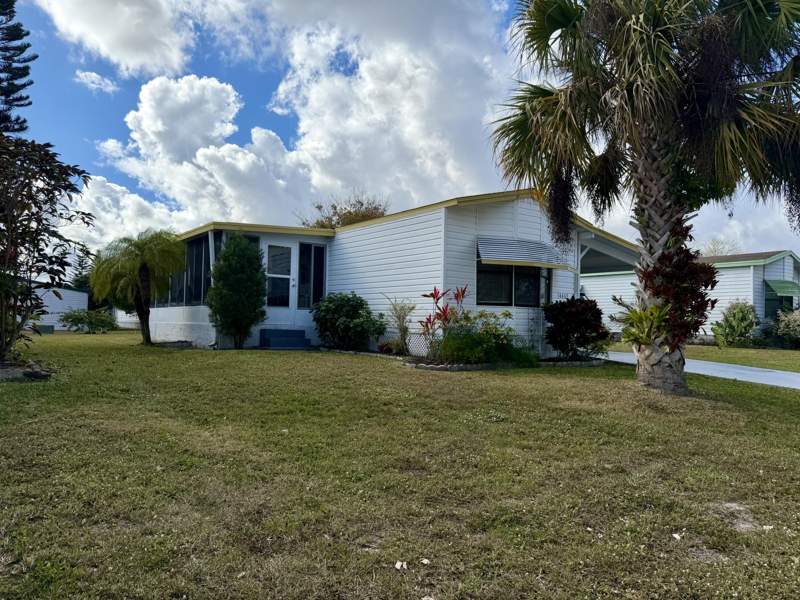 2 bedroom Manufactured Home at 14463 Dalia Avenue, Spanish Lakes Fairways, Fort Pierce — photo 2