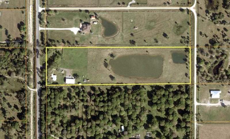 3 bedroom Single Family Residence at 2410 S Brocksmith Road, McNurlen Farms Subdivision, Fort Pierce — photo 2