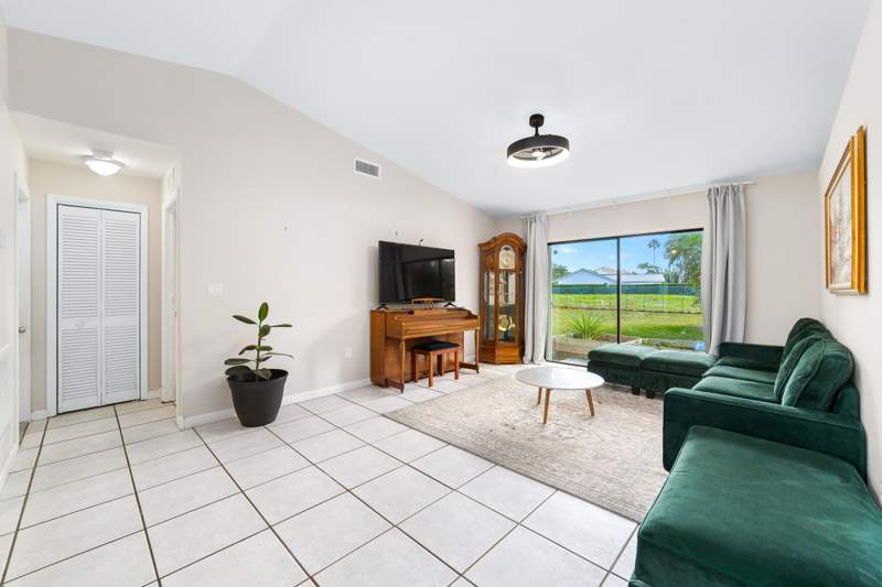 4 bedroom Single Family Residence at 1060 Cedar Creek Way, Shenandoah Section Four, Davie — photo 2