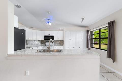 1060 Cedar Creek Way, Davie FL - photo 6 of 32
