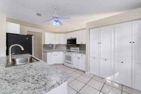1060 Cedar Creek Way, Davie FL - photo 7 of 32