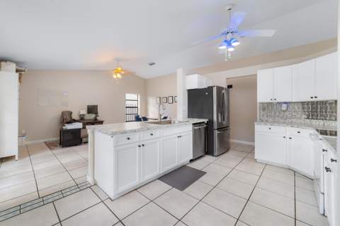 1060 Cedar Creek Way, Davie FL - photo 9 of 32