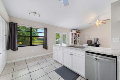 1060 Cedar Creek Way, Davie FL - photo 11 of 32