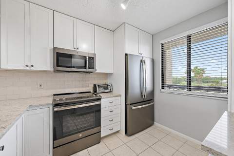301 S Seas Drive #305, Jupiter FL - photo 7 of 23