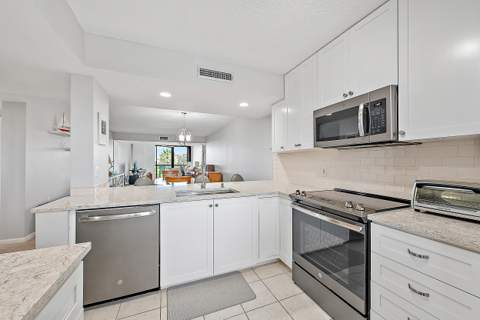 301 S Seas Drive #305, Jupiter FL - photo 6 of 23