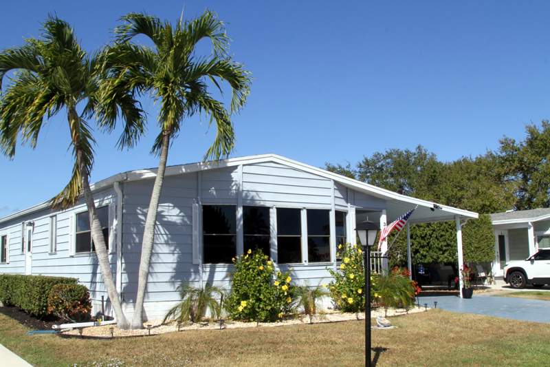 2 bedroom Manufactured Home at 3106 Crabwood Lane, Savannah Club, Port St. Lucie — photo 2