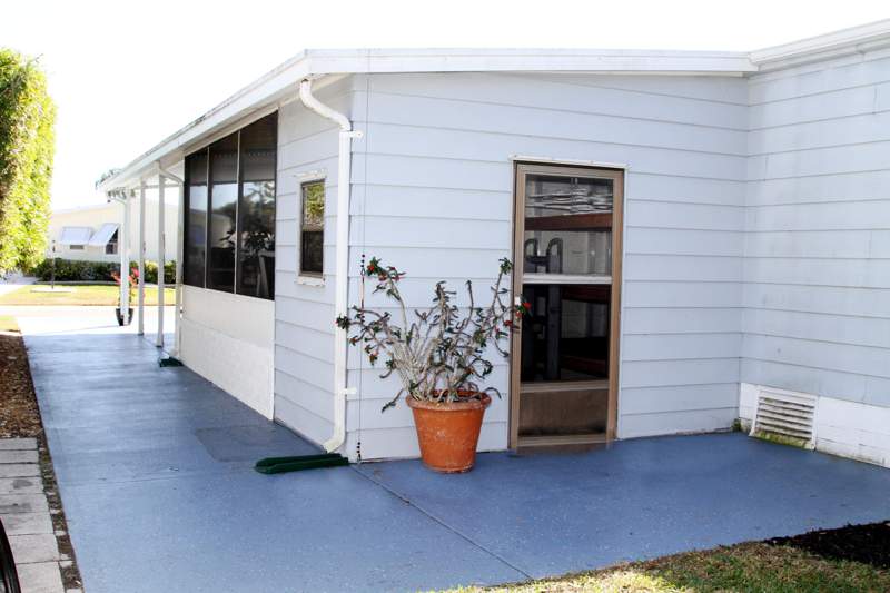 2 bedroom Manufactured Home at 3106 Crabwood Lane, Savannah Club, Port St. Lucie — photo 4