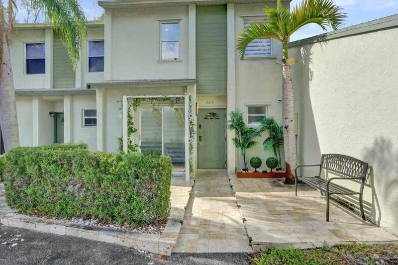 2 bedroom Townhouse at 868 Crystal Lake Drive, Crystal View Townhomes, Deerfield Beach — photo 1