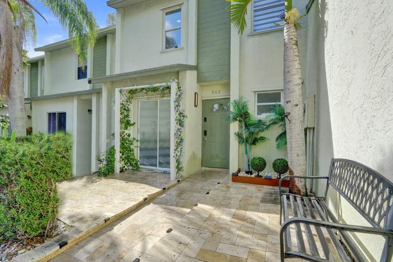2 bedroom Townhouse at 868 Crystal Lake Drive, Crystal View Townhomes, Deerfield Beach — photo 2