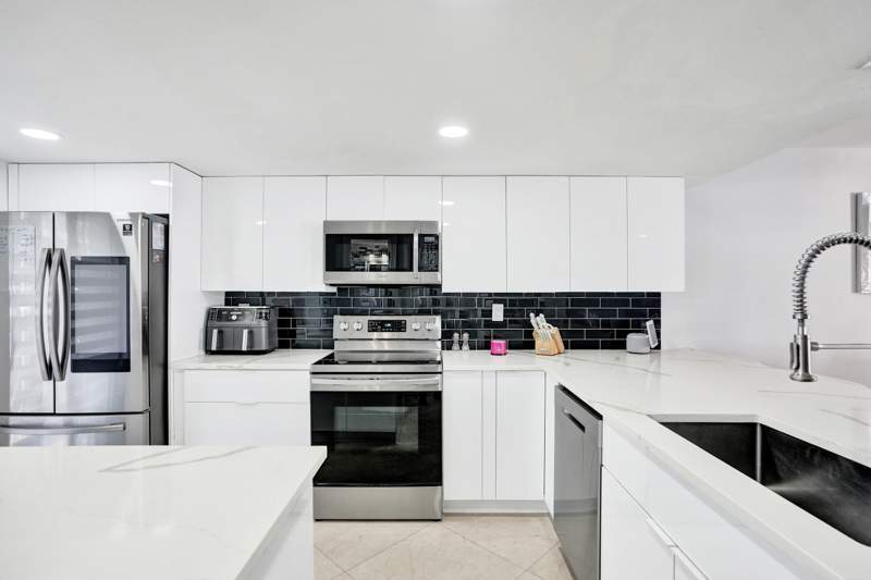 2 bedroom Townhouse at 868 Crystal Lake Drive, Crystal View Townhomes, Deerfield Beach — photo 4