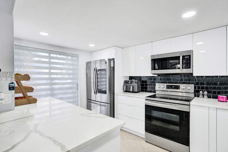 2 bedroom Townhouse at 868 Crystal Lake Drive, Crystal View Townhomes, Deerfield Beach — photo 5