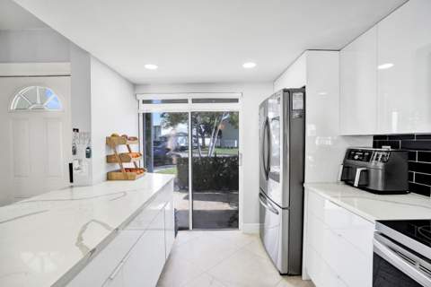 868 Crystal Lake Drive, Deerfield Beach FL - photo 15 of 62