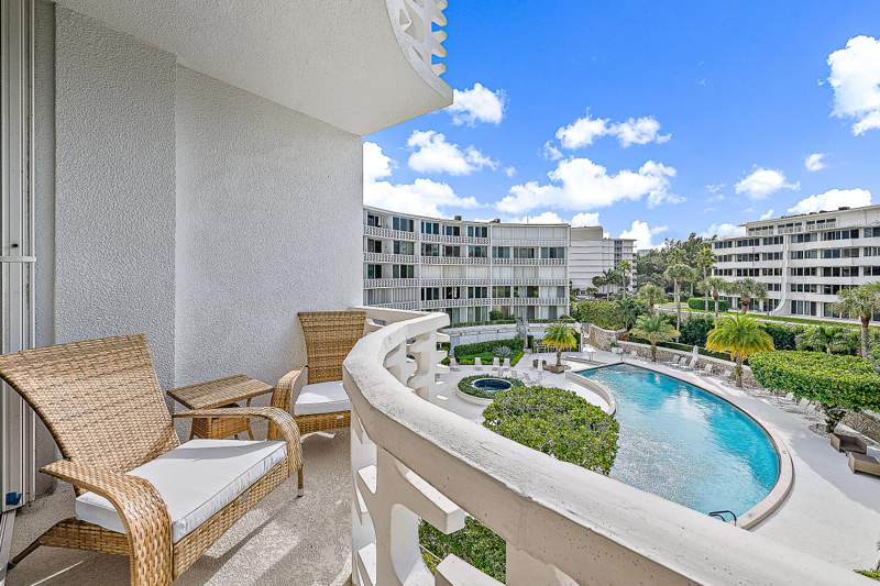 2 bedroom Condominium at 2760 S Ocean Boulevard #310, Regency Of Palm Beach, Palm Beach — photo 5