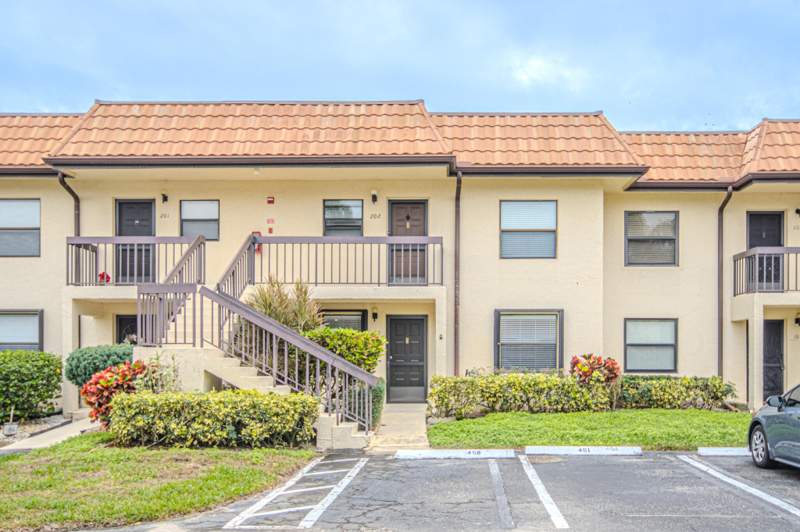 2 bedroom Condominium at 7094 Golf Colony Court #102, Lucerne Lakes Golf Colony Condos 1 Thru 12 And 14 A, Lake Worth — photo 2