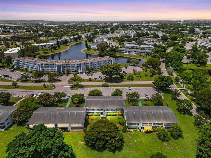 2 bedroom Condominium at 301 Farnham M #301, Century Village , Deerfield Beach — photo 4