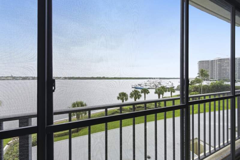 2 bedroom Condominium at 126 Lakeshore Drive #526, Old Port Cove, North Palm Beach — photo 3