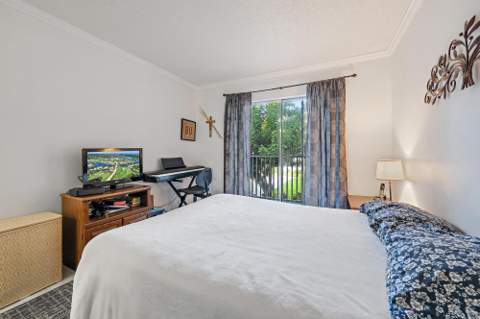 1516 S Lakeside Drive #207, Lake Worth Beach FL - photo 6 of 25