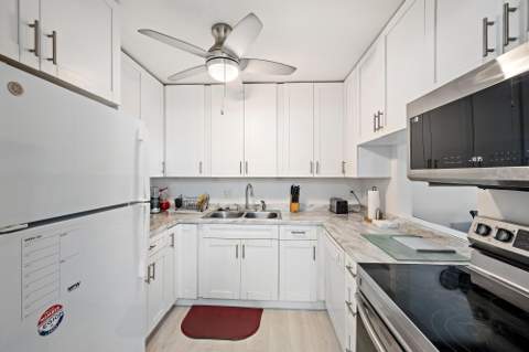 1516 S Lakeside Drive #207, Lake Worth Beach FL - photo 8 of 25