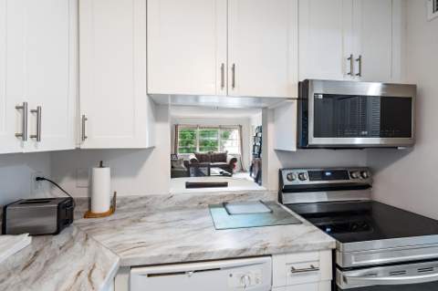 1516 S Lakeside Drive #207, Lake Worth Beach FL - photo 9 of 25