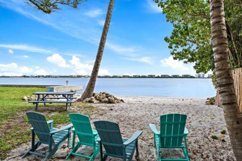 1516 S Lakeside Drive #207, Lake Worth Beach FL - photo 15 of 25