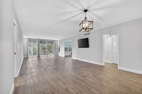 545 Oaks Lane #409, Pompano Beach FL - photo 7 of 25
