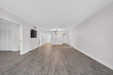 545 Oaks Lane #409, Pompano Beach FL - photo 11 of 25
