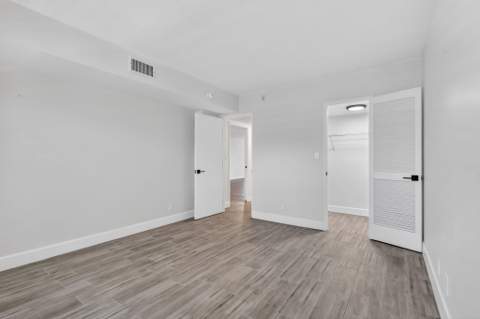 545 Oaks Lane #409, Pompano Beach FL - photo 17 of 25