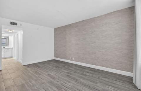 545 Oaks Lane #409, Pompano Beach FL - photo 12 of 25