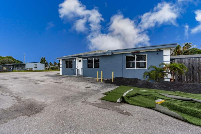 4 bedroom Single Family Residence at 945 Miner Road, Tropical Terrace, Lake Worth — photo 3