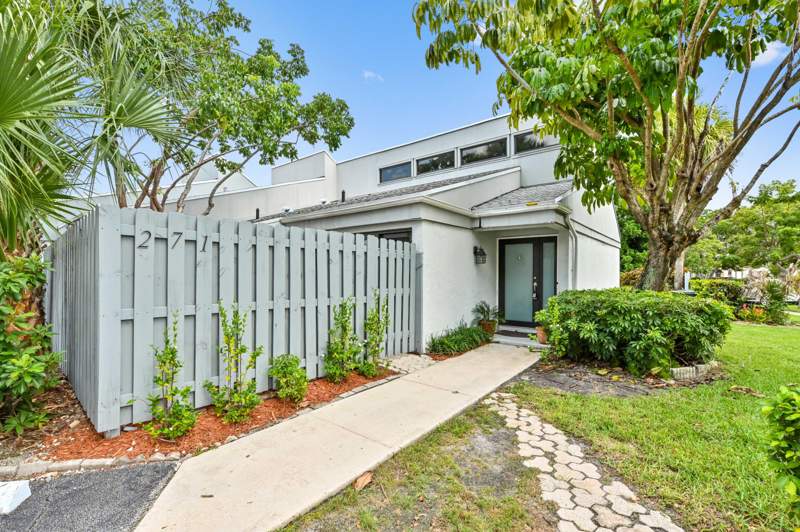 2 bedroom Villa at 271 NW 15th Street, Boca Raton Hills Sec 2, Boca Raton — photo 3
