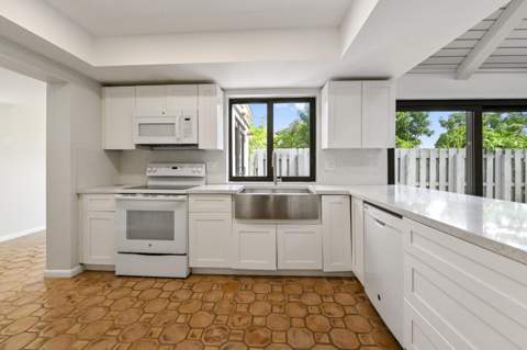 271 NW 15th Street, Boca Raton FL - photo 14 of 35