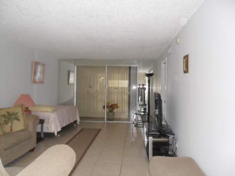 681 S Hollybrook Drive #105, Pembroke Pines FL - photo 13 of 34