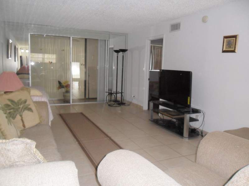 1 bedroom Condominium at 681 S Hollybrook Drive #105, Hollybrook Golf And, Pembroke Pines — photo 2