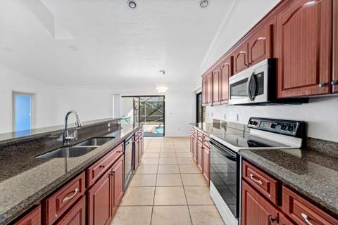 2057 Amesbury Circle, Wellington FL - photo 16 of 33