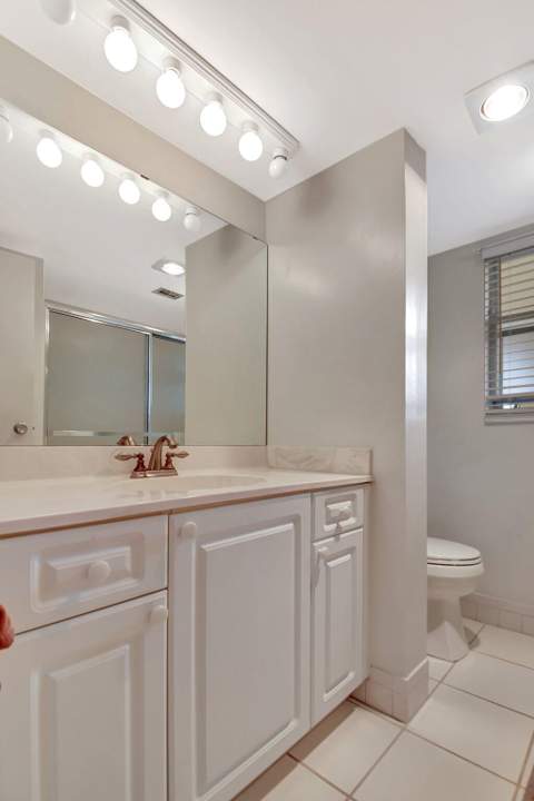 3951 Via Poinciana #415, Lake Worth FL - photo 17 of 58