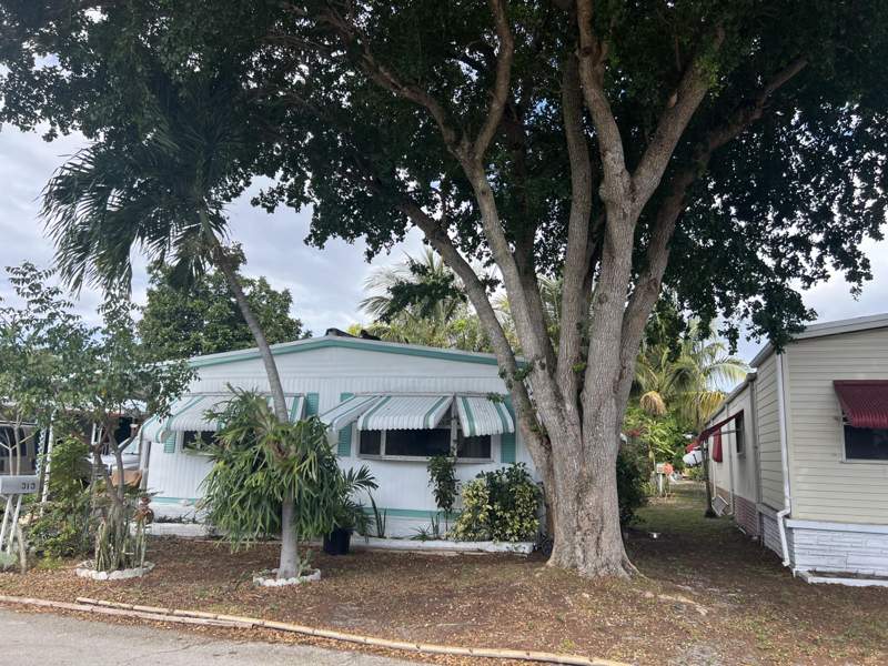 2 bedroom Mobile Home at 313 NW 48th Court, Country Knolls, Pompano Beach — photo 1
