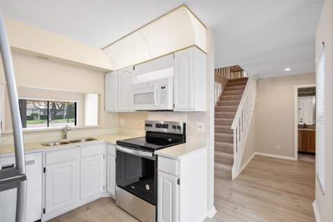 61 Edinburgh Drive, Palm Beach Gardens FL - photo 24 of 39