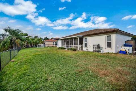 112 Cocoplum Circle, Royal Palm Beach FL - photo 6 of 36