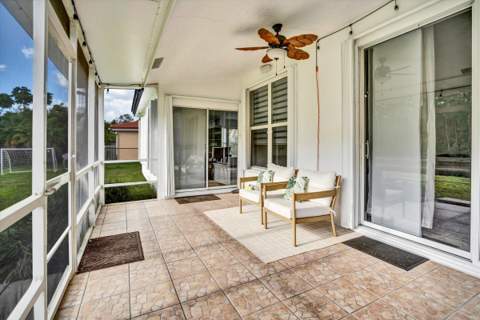 112 Cocoplum Circle, Royal Palm Beach FL - photo 12 of 36