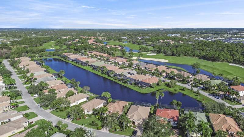 2 bedroom Single Family Residence at 8918 First Tee Road, Pod 33 At The Reserve Phase 1 Kingsmill, Port St. Lucie — photo 4
