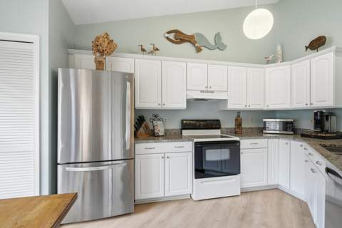 6100 SE Martinique Drive #201, Stuart FL - photo 13 of 44