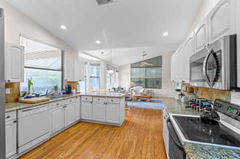 9055 Cypress Hollow Drive, Palm Beach Gardens FL - photo 11 of 55